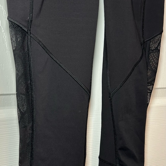 Lululemon Black Lace Inset Ruched Crop Leggings w/ Side Pockets- Size 4 - Picture 8 of 10